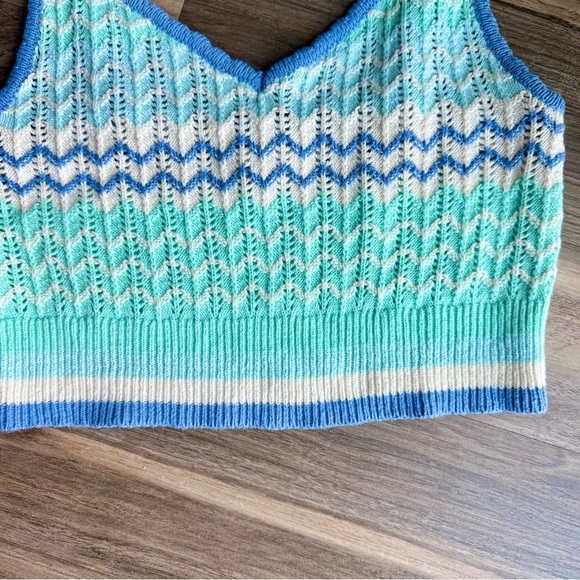 American Eagle Outfitters Blue & Mint Chevron Knit Crop Tank Top Size M - Picture 3 of 9